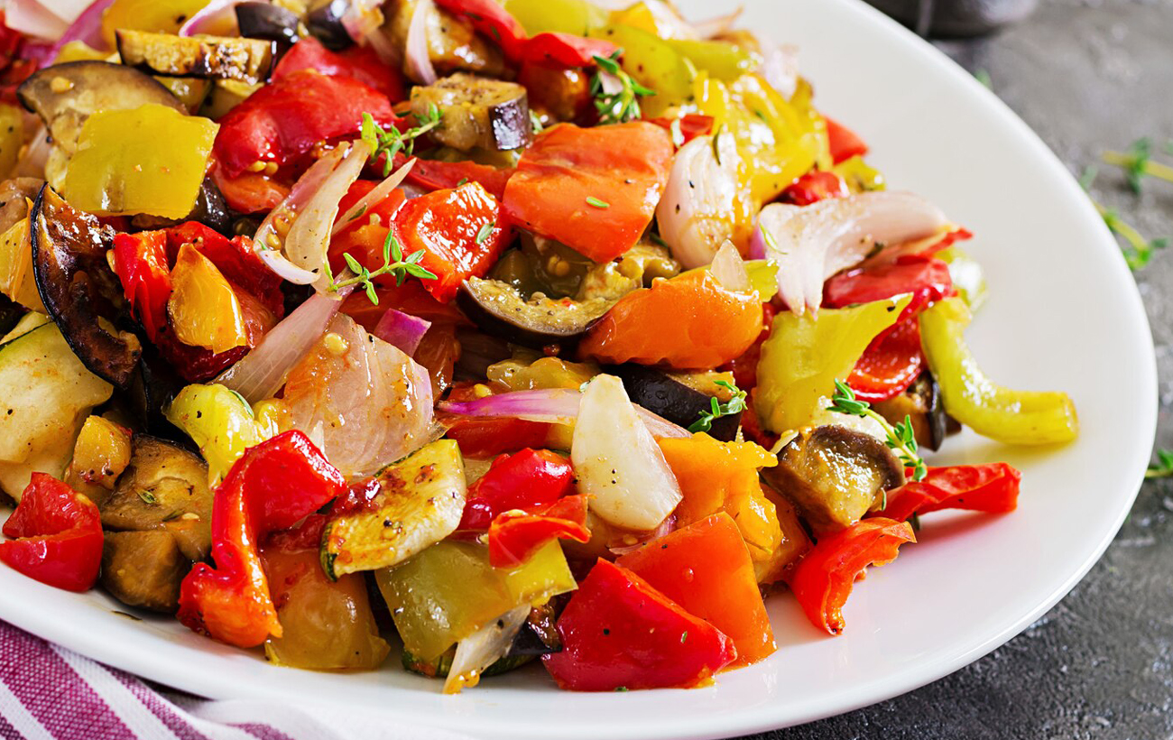 Корисно, легко і смачно: 5 рецептів літніх салатів з м'ясом та морепродуктами